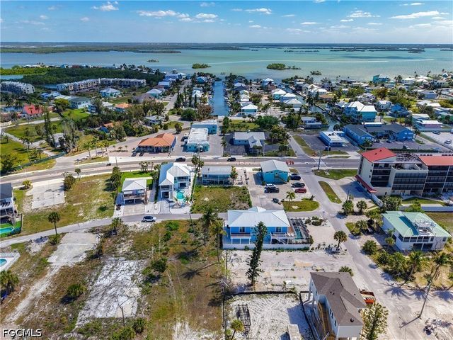 6081 Shelby LN, Fort Myers Beach, FL 33931