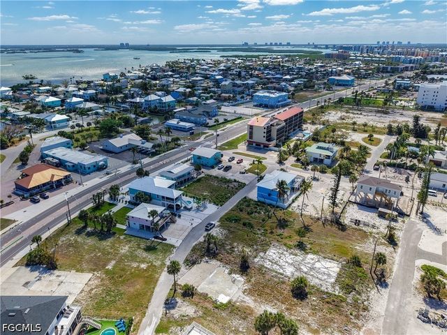 6081 Shelby LN, Fort Myers Beach, FL 33931