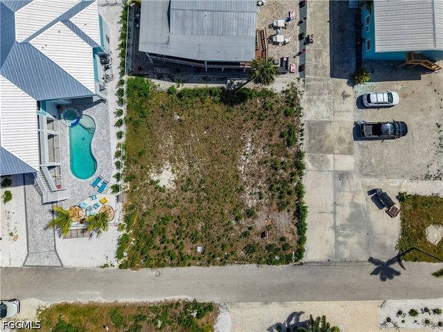 6081 Shelby LN, Fort Myers Beach, FL 33931