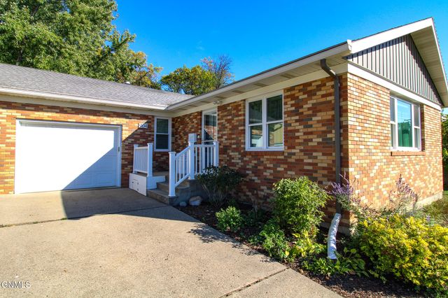 904 W Ave C, Bismarck, ND 58501 property photo