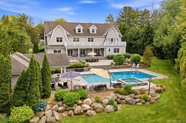 9 May Hill Lane, Dix Hills, NY 11746