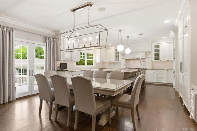 9 May Hill Lane, Dix Hills, NY 11746