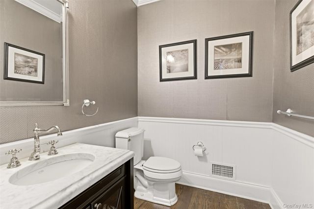 9 May Hill Lane, Dix Hills, NY 11746