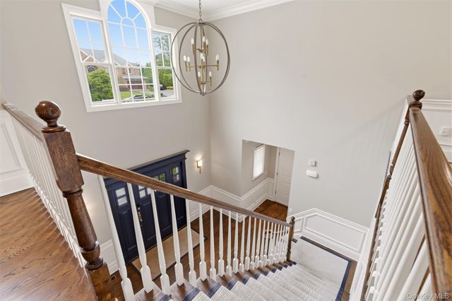 9 May Hill Lane, Dix Hills, NY 11746