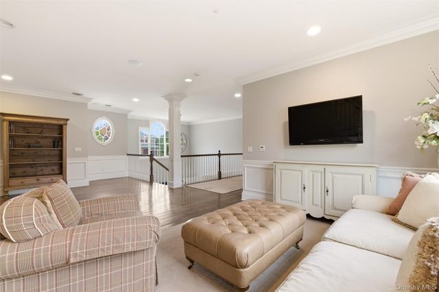 9 May Hill Lane, Dix Hills, NY 11746
