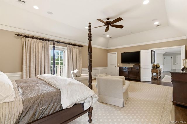 9 May Hill Lane, Dix Hills, NY 11746