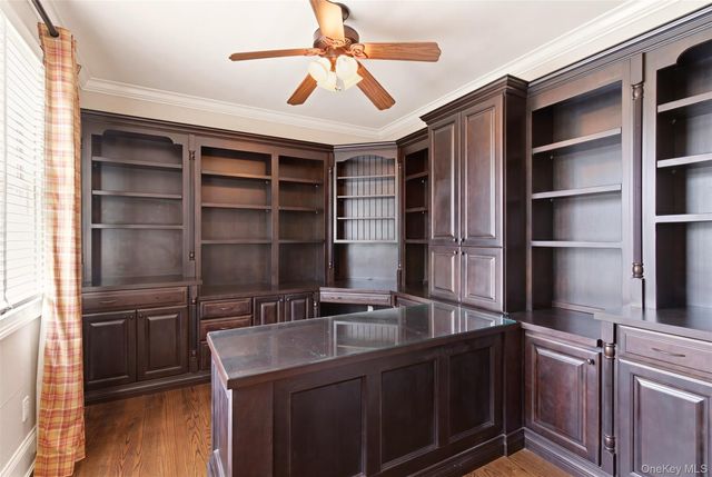9 May Hill Lane, Dix Hills, NY 11746