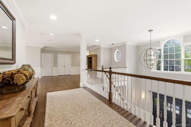 9 May Hill Lane, Dix Hills, NY 11746