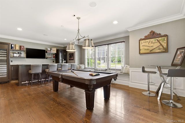 9 May Hill Lane, Dix Hills, NY 11746