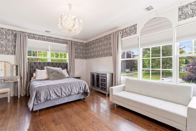 9 May Hill Lane, Dix Hills, NY 11746