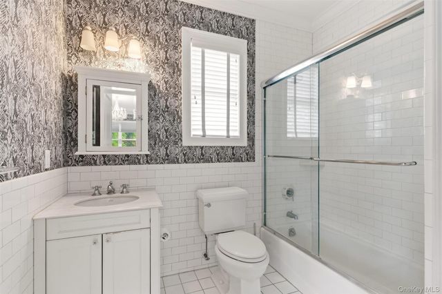 9 May Hill Lane, Dix Hills, NY 11746