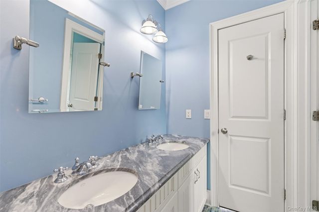 9 May Hill Lane, Dix Hills, NY 11746