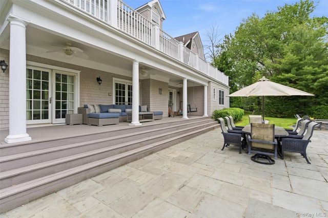 9 May Hill Lane, Dix Hills, NY 11746