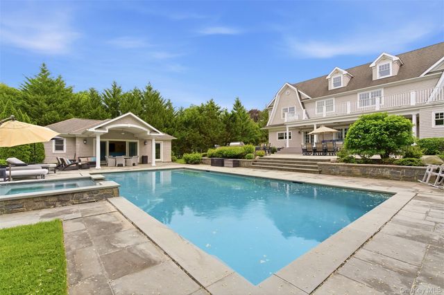 9 May Hill Lane, Dix Hills, NY 11746
