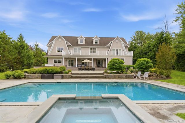 9 May Hill Lane, Dix Hills, NY 11746