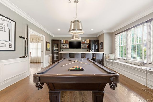 9 May Hill Lane, Dix Hills, NY 11746