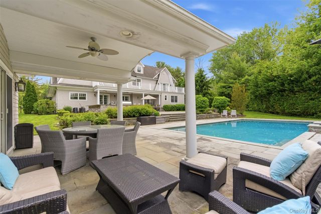 9 May Hill Lane, Dix Hills, NY 11746