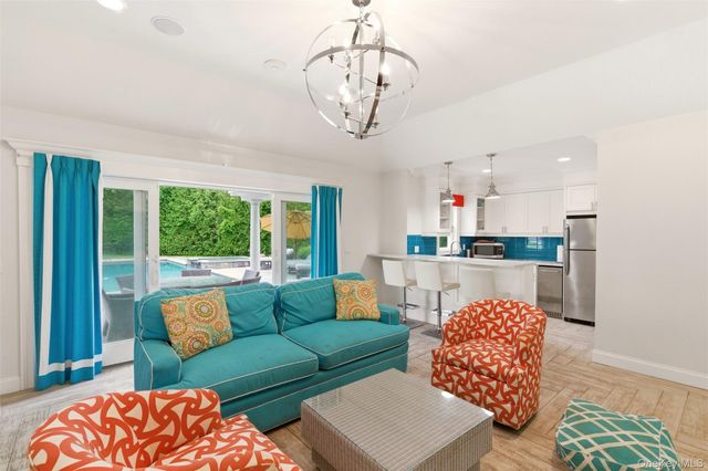 9 May Hill Lane, Dix Hills, NY 11746