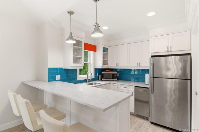 9 May Hill Lane, Dix Hills, NY 11746