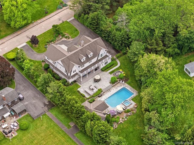9 May Hill Lane, Dix Hills, NY 11746