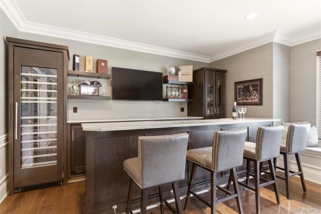 9 May Hill Lane, Dix Hills, NY 11746