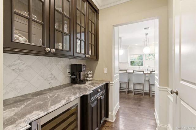 9 May Hill Lane, Dix Hills, NY 11746
