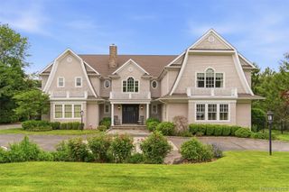 9 May Hill Lane, Dix Hills, NY 11746