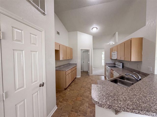 1038 HIGHLAND CREST CIRCLE, Lake Wales, FL 33853