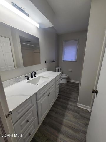 5544 Cresthaven Lane, Toledo, OH 43614