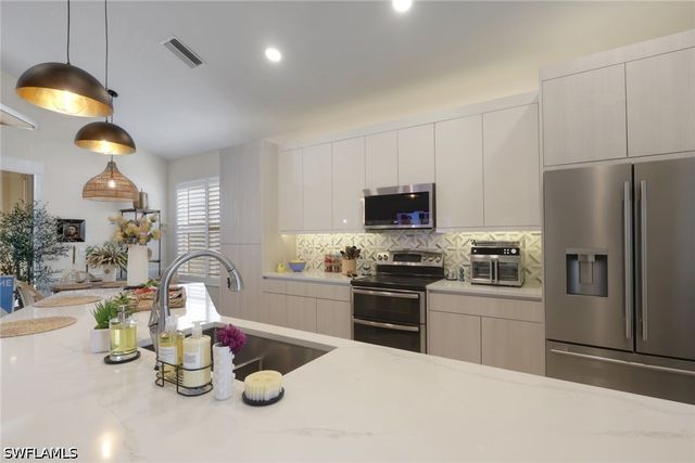 8816 Ventura WAY, Naples, FL 34109