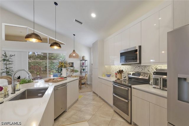 8816 Ventura WAY, Naples, FL 34109