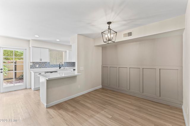 1425 E DESERT COVE Avenue 15, Phoenix, AZ 85020