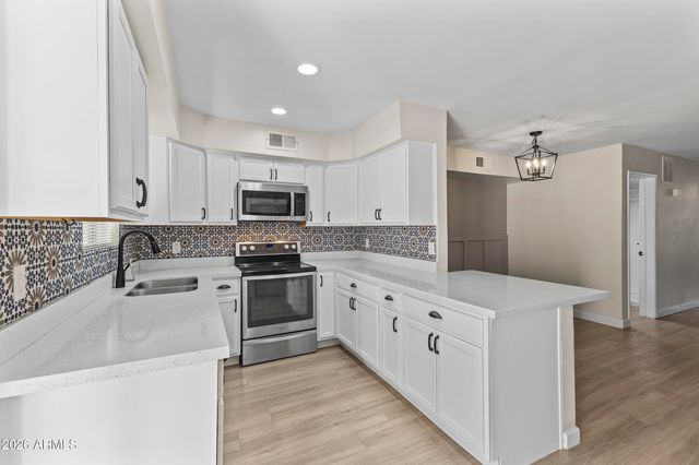 1425 E DESERT COVE Avenue 15, Phoenix, AZ 85020