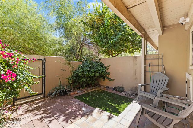 1425 E DESERT COVE Avenue 15, Phoenix, AZ 85020