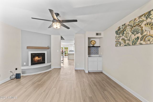 1425 E DESERT COVE Avenue 15, Phoenix, AZ 85020