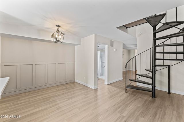 1425 E DESERT COVE Avenue 15, Phoenix, AZ 85020