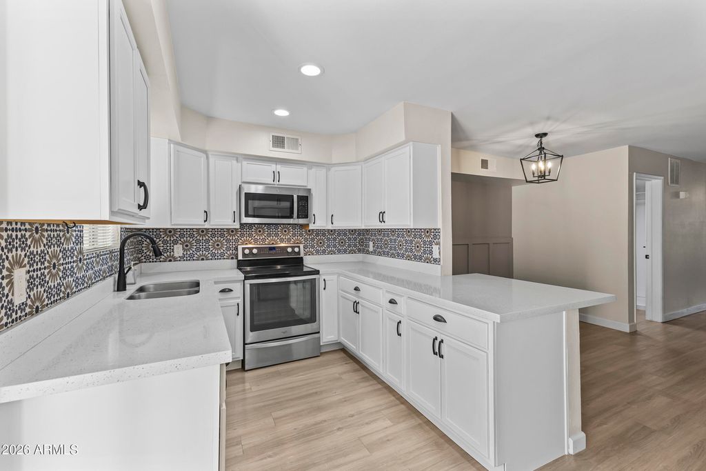 1425 E DESERT COVE Avenue 15, Phoenix, AZ 85020 — photo 2