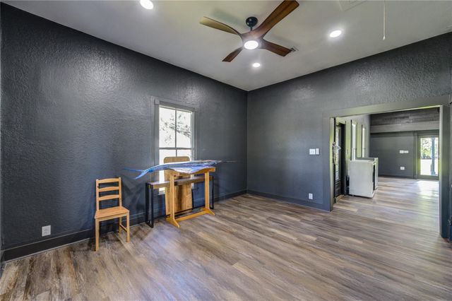 602 E Myrtle Street, Angleton, TX 77515