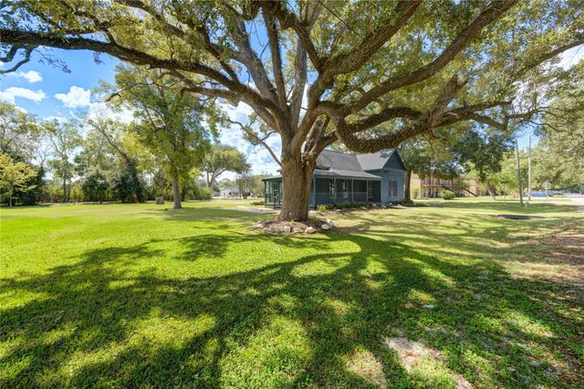 602 E Myrtle Street, Angleton, TX 77515