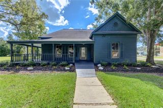 602 E Myrtle Street, Angleton, TX 77515