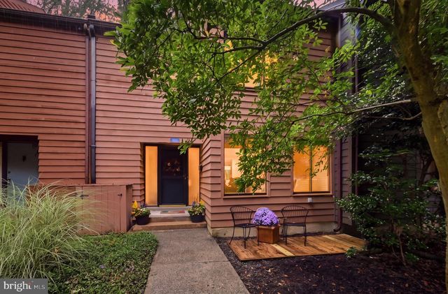 11570 WOODHOLLOW CT, Reston, VA 20191