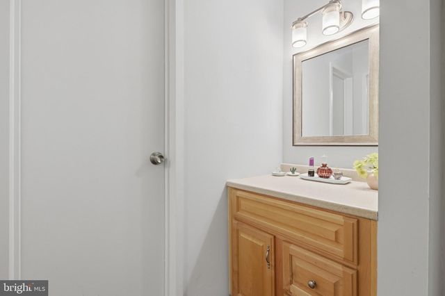 11570 WOODHOLLOW CT, Reston, VA 20191