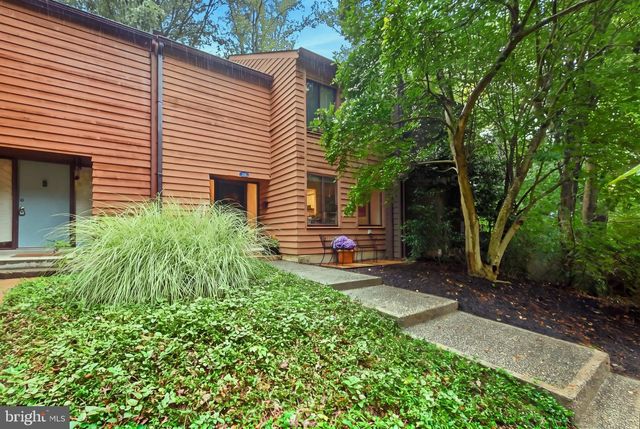 11570 WOODHOLLOW CT, Reston, VA 20191