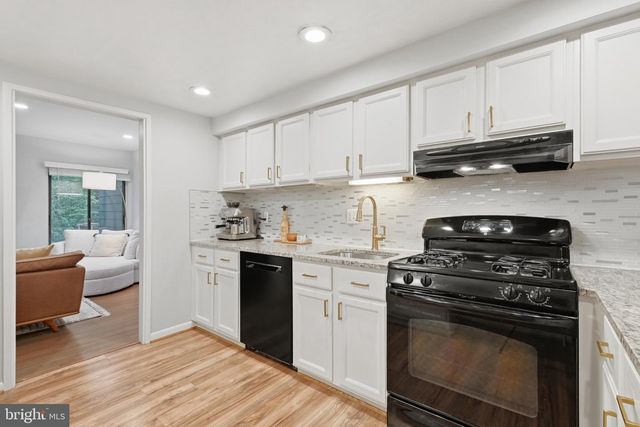 11570 WOODHOLLOW CT, Reston, VA 20191
