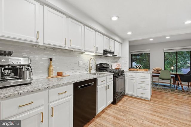 11570 WOODHOLLOW CT, Reston, VA 20191