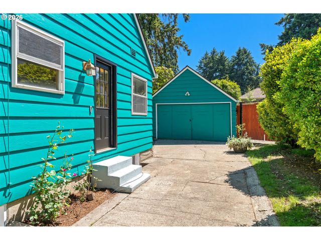 10030 Ne SKIDMORE St, Portland, OR 97220