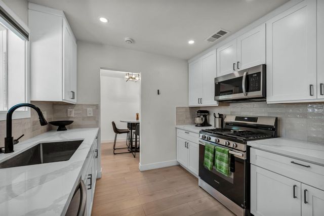 8 17th St, West Sacramento, CA 95691
