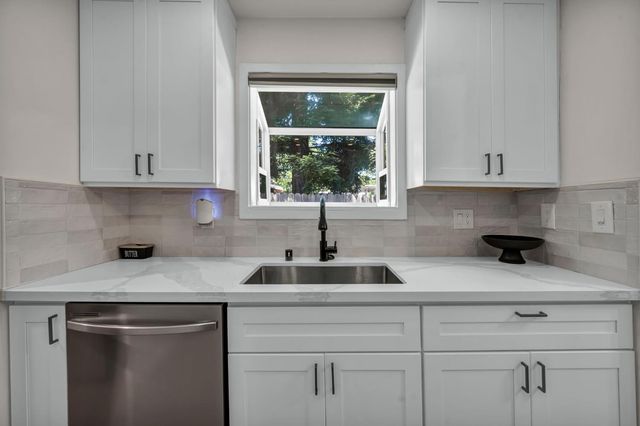 8 17th St, West Sacramento, CA 95691