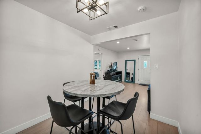 8 17th St, West Sacramento, CA 95691
