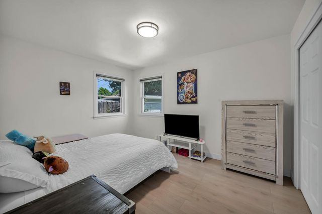 8 17th St, West Sacramento, CA 95691
